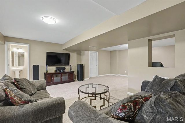 185 Roxbury Drive, O'fallon, MO 63366