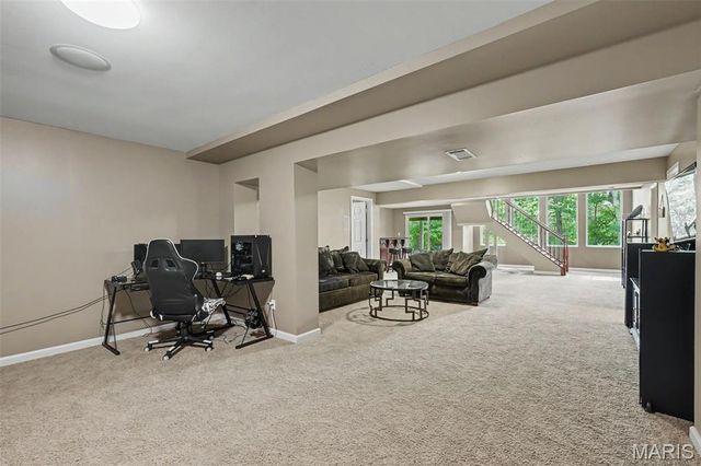 185 Roxbury Drive, O'fallon, MO 63366