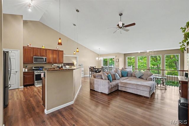 185 Roxbury Drive, O'fallon, MO 63366