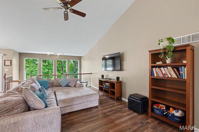 185 Roxbury Drive, O'fallon, MO 63366