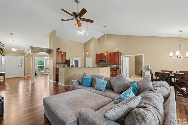 185 Roxbury Drive, O'fallon, MO 63366