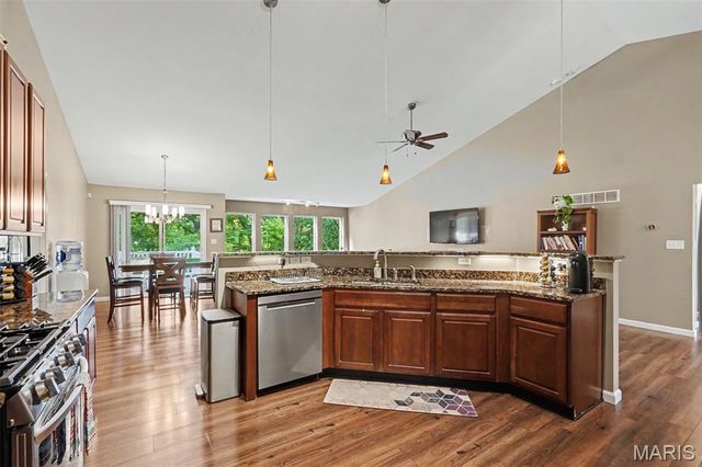 185 Roxbury Drive, O'fallon, MO 63366