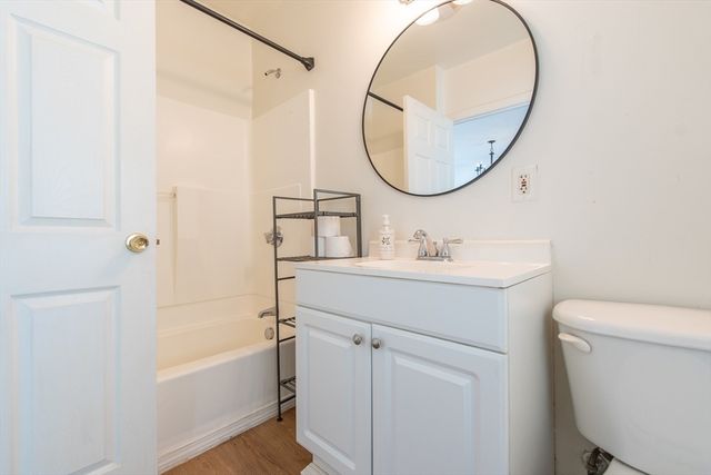 14 Pleasant St C, Franklin, MA 02038