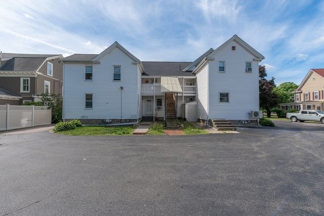 14 Pleasant St C, Franklin, MA 02038