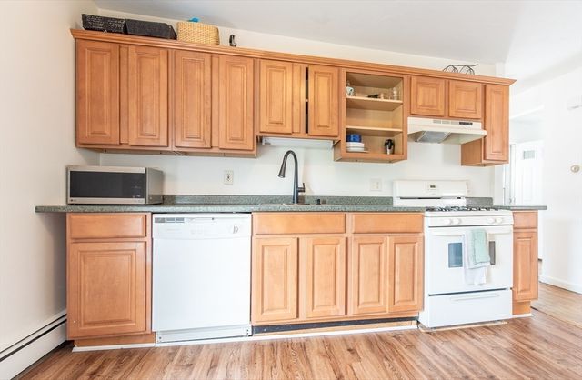 14 Pleasant St C, Franklin, MA 02038