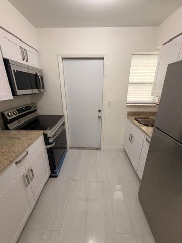 968 W 9TH Street B2, Riviera Beach, FL 33404
