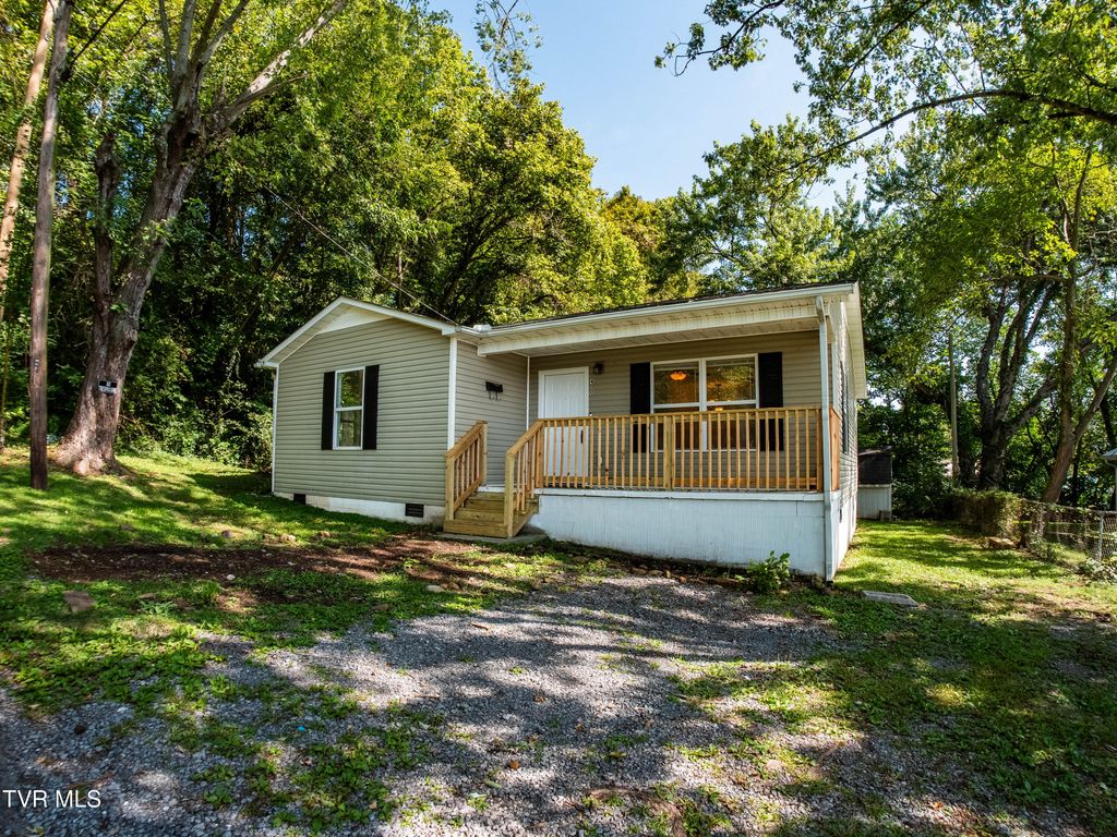 410 North Armstrong Street, Rogersville, TN 37857