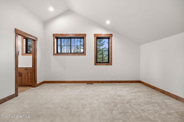 151 Oxbow Rd, Sandpoint, ID 83864