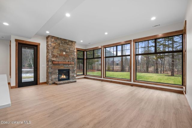 151 Oxbow Rd, Sandpoint, ID 83864