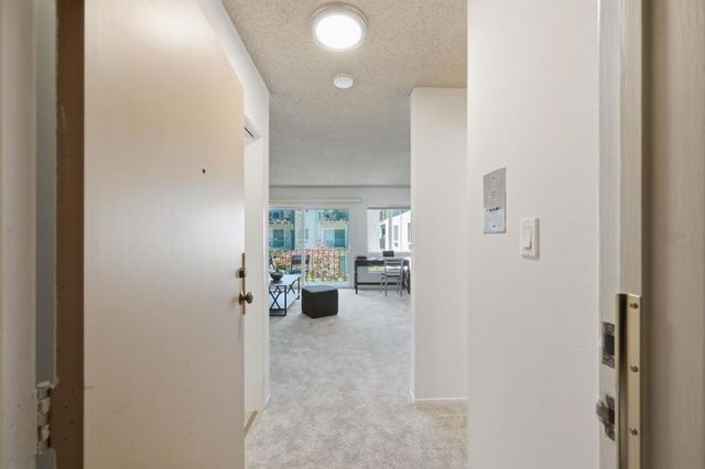 930 Peninsula Avenue 306, San Mateo, CA 94401