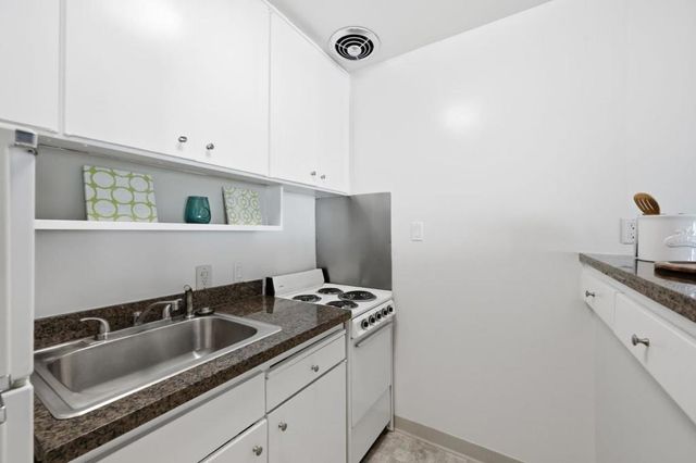 930 Peninsula Avenue 306, San Mateo, CA 94401