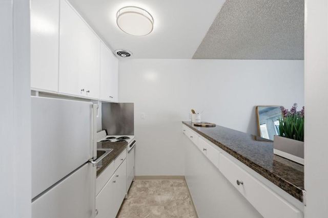 930 Peninsula Avenue 306, San Mateo, CA 94401