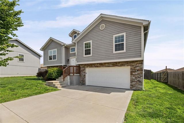 17195 S Pratt Street, Gardner, KS 66030