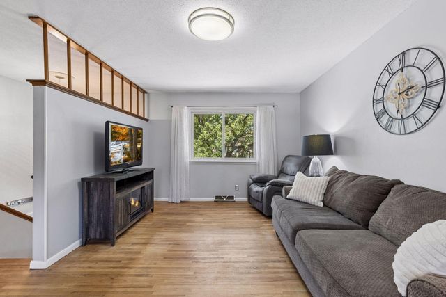 2516 103rd Avenue NW, Coon Rapids, MN 55433