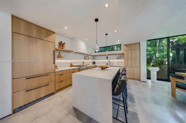 1000 NW 9th Ct, Miami, FL 33136