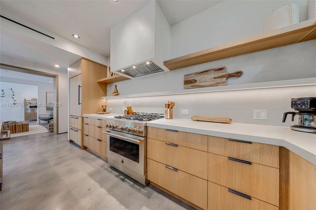 1000 NW 9th Ct, Miami, FL 33136