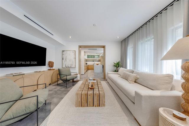 1000 NW 9th Ct, Miami, FL 33136