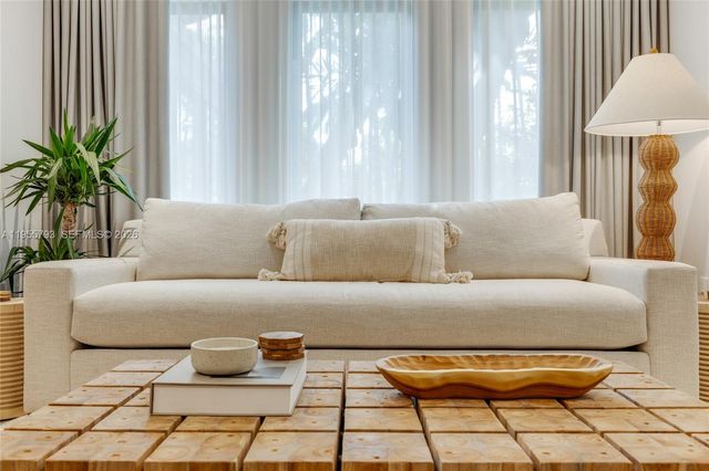 1000 NW 9th Ct, Miami, FL 33136