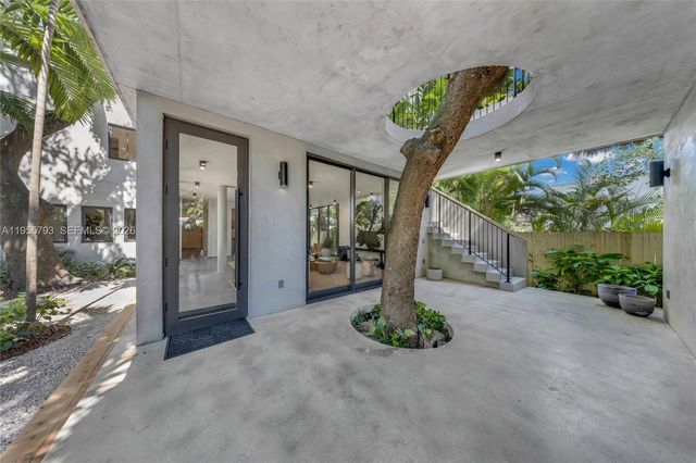 1000 NW 9th Ct, Miami, FL 33136