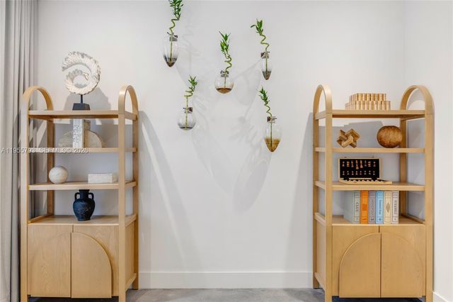 1000 NW 9th Ct, Miami, FL 33136