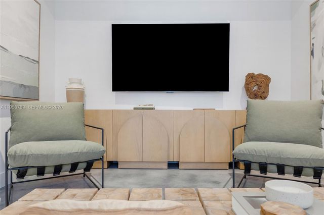 1000 NW 9th Ct, Miami, FL 33136