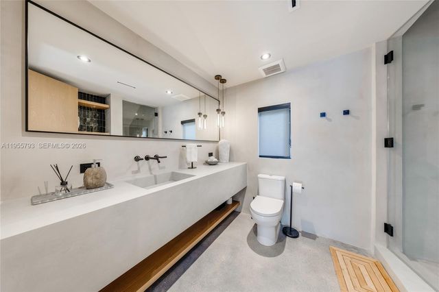 1000 NW 9th Ct, Miami, FL 33136