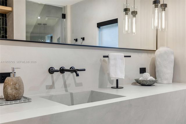 1000 NW 9th Ct, Miami, FL 33136