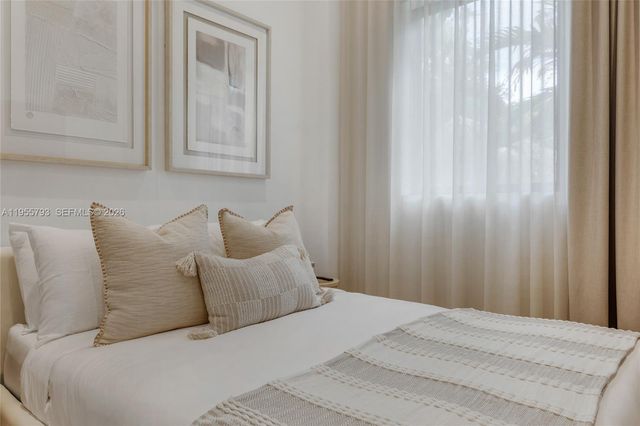 1000 NW 9th Ct, Miami, FL 33136