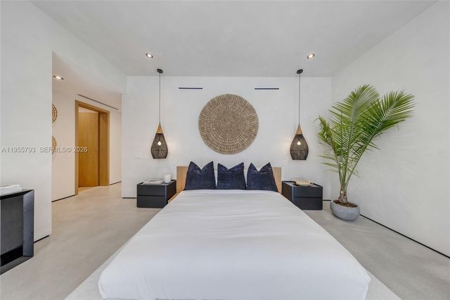 1000 NW 9th Ct, Miami, FL 33136