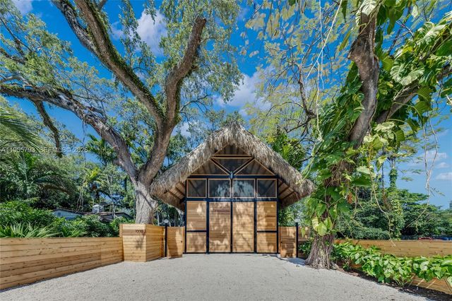 1000 NW 9th Ct, Miami, FL 33136