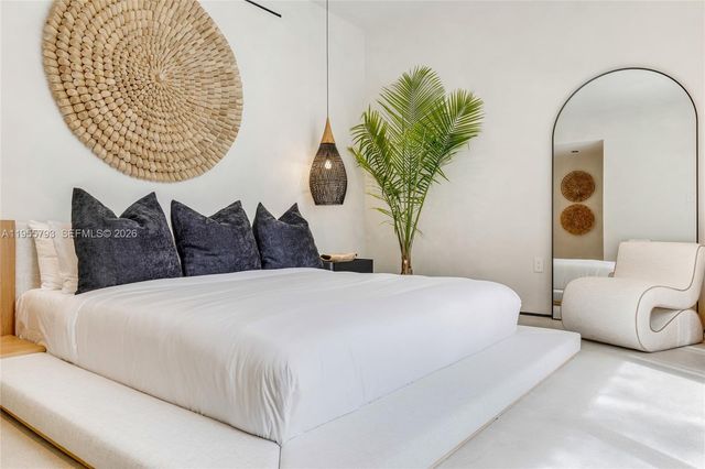 1000 NW 9th Ct, Miami, FL 33136