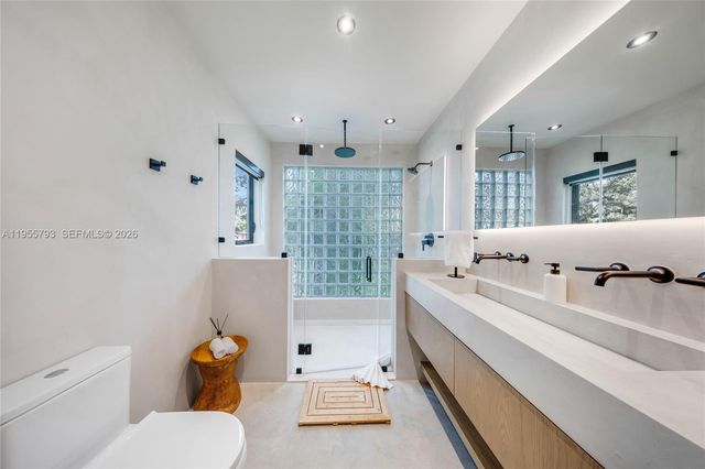 1000 NW 9th Ct, Miami, FL 33136