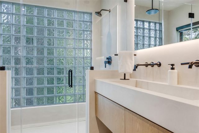 1000 NW 9th Ct, Miami, FL 33136