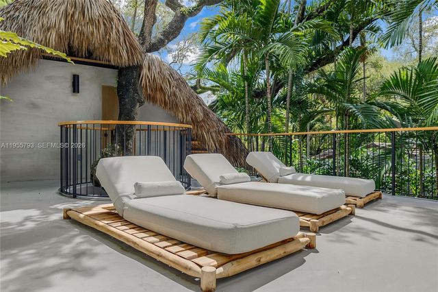 1000 NW 9th Ct, Miami, FL 33136