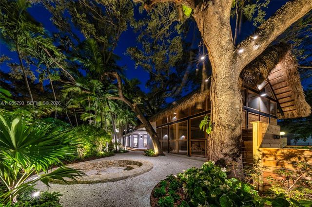 1000 NW 9th Ct, Miami, FL 33136