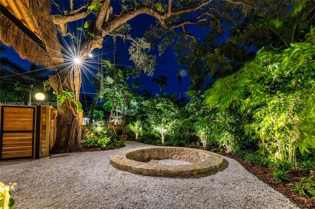 1000 NW 9th Ct, Miami, FL 33136