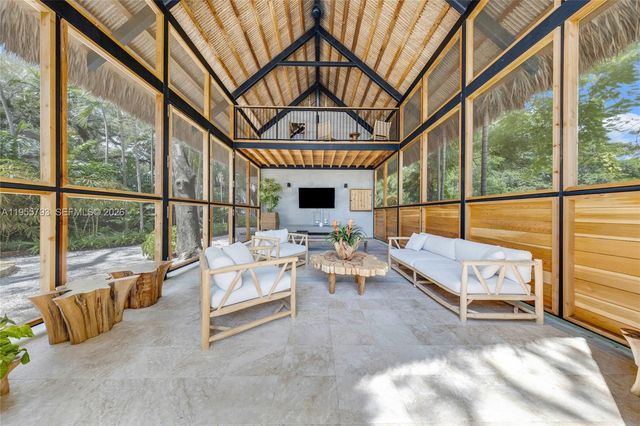 1000 NW 9th Ct, Miami, FL 33136