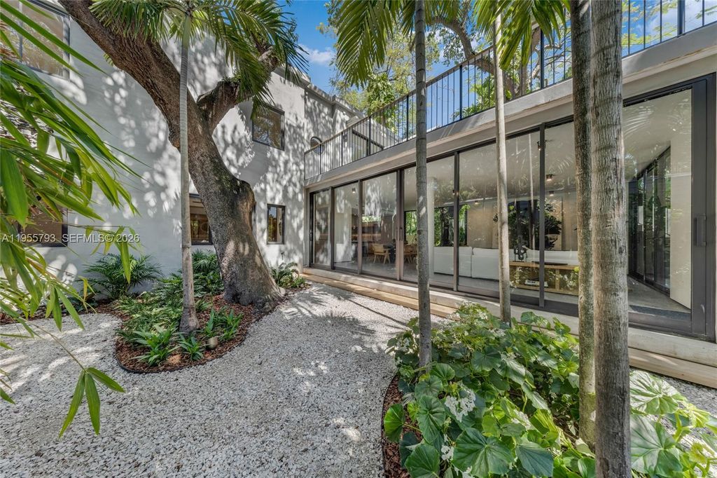 1000 NW 9th Ct, Miami, FL 33136