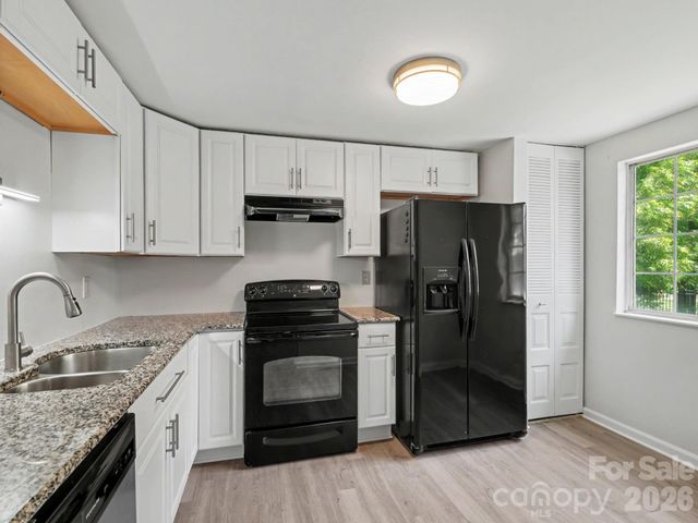 9416 Lexington Circle, Charlotte, NC 28213