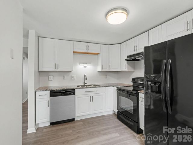 9416 Lexington Circle, Charlotte, NC 28213