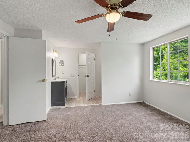 9416 Lexington Circle, Charlotte, NC 28213