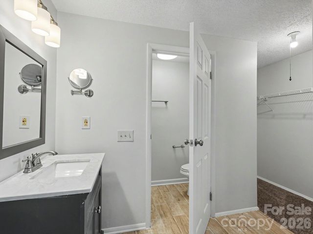 9416 Lexington Circle, Charlotte, NC 28213