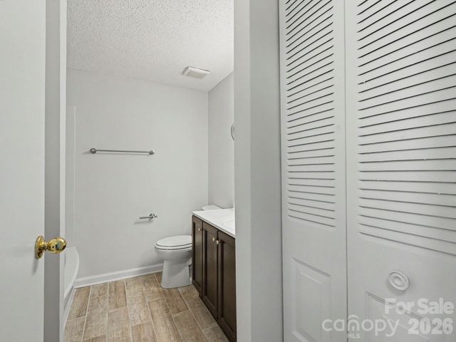 9416 Lexington Circle, Charlotte, NC 28213
