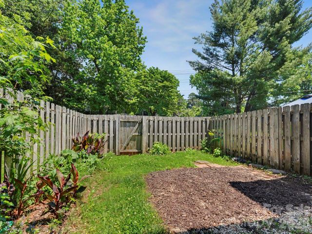 9416 Lexington Circle, Charlotte, NC 28213