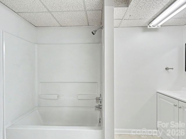 9416 Lexington Circle, Charlotte, NC 28213