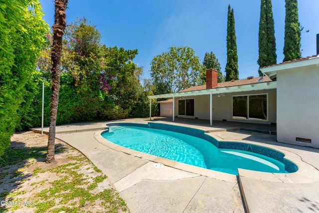 5919 Rolling Road, Woodland Hills, CA 91367