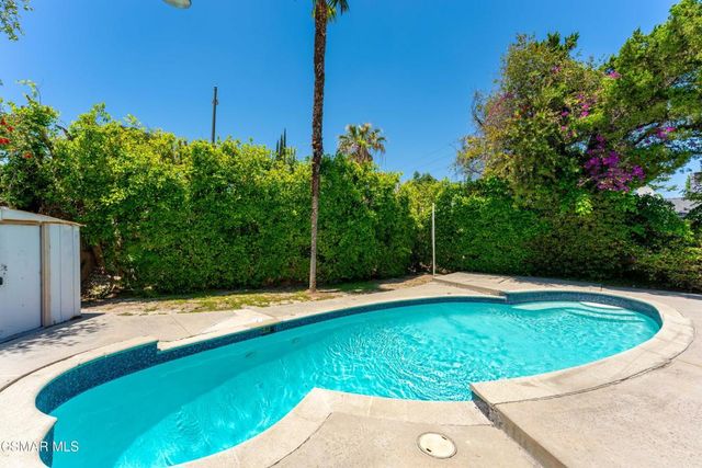 5919 Rolling Road, Woodland Hills, CA 91367