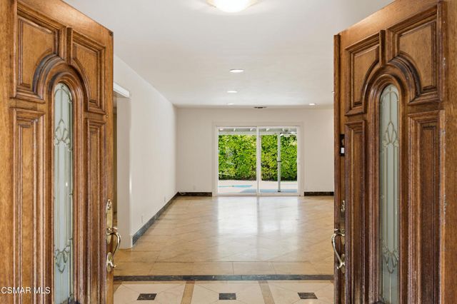 5919 Rolling Road, Woodland Hills, CA 91367