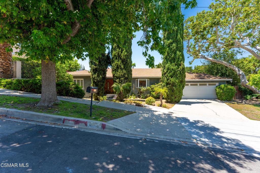 5919 Rolling Road, Woodland Hills, CA 91367