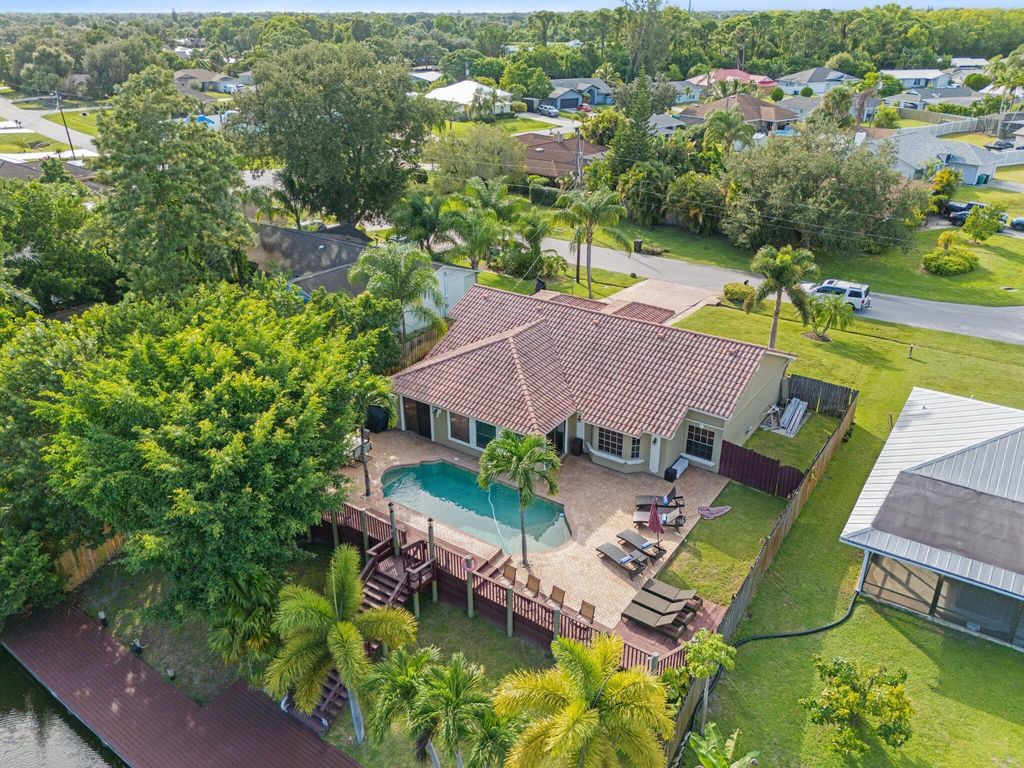 138 NE Twylite Terrace, Port St Lucie, FL 34983